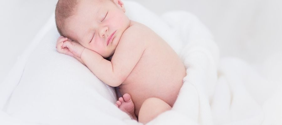 Yenidoğan Bebek Ne Zaman Yastık Kullanabilir?