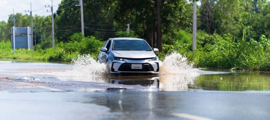 Yağmurlu Havada Güvenli Sürüş için Bazı İpuçları