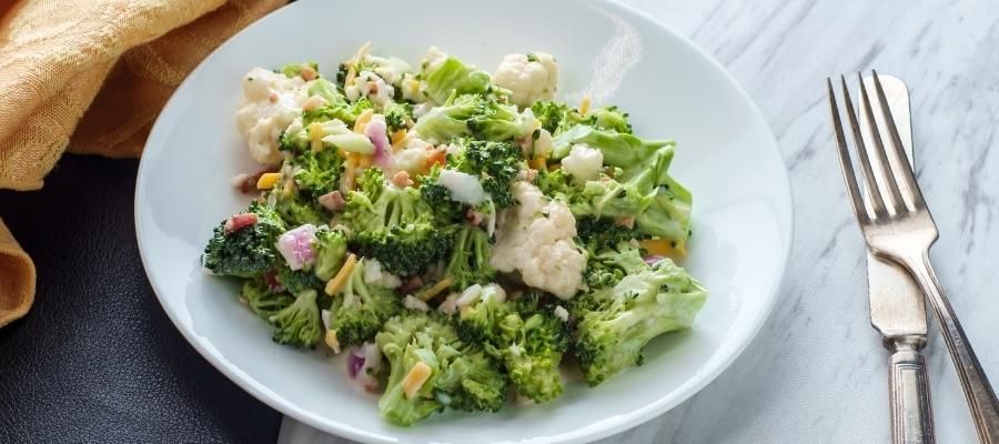Yoğurtlu Brokoli Salatası Nasıl Yapılır?