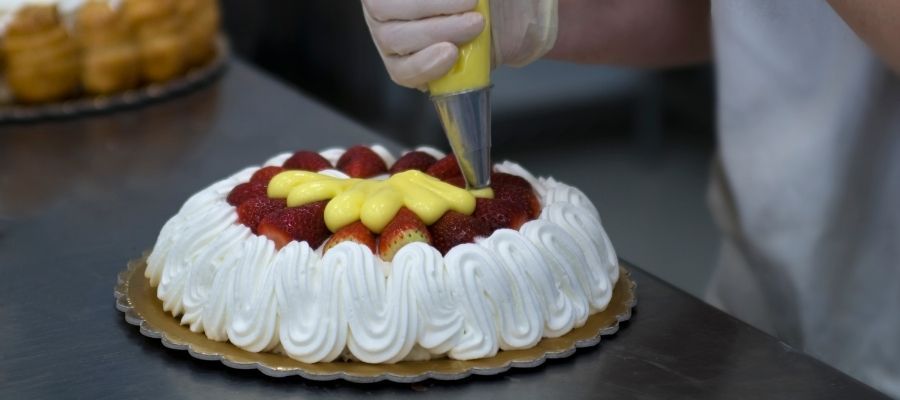 Renkli Seçeneklerle Birlikte İlgi Çekici Pasta Süslemesi Fikirleri