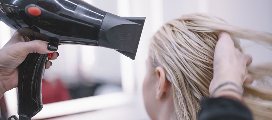 Saçlarınıza İstediğiniz Şekli Verebileceğiniz Fön Makinesini Kullanırken Nelere Dikkat Etmelisiniz?