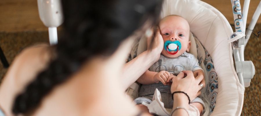 Bebeğe Nasıl Emzik Tutturulur?