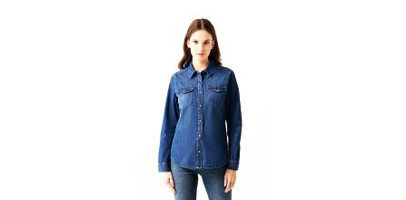 Dikkat Çeken Tasarımları ile Mavi Kadın Gömlek Modelleri
