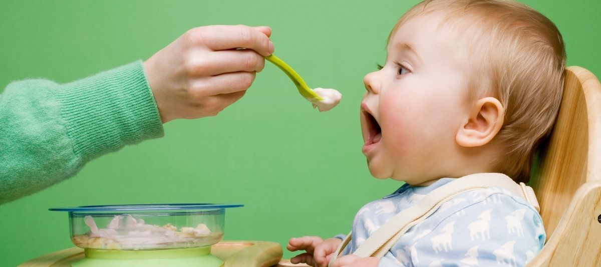 Bebeğiniz Ek Gıdaya Geçerken İşinizi Kolaylaştıracak 10 Öneri