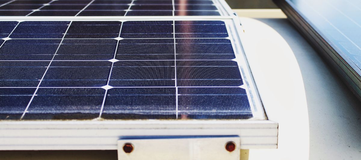 Yenilenebilir Enerji Kaynaklarından Biri Olan Güneş Paneli Nasıl Çalışır?