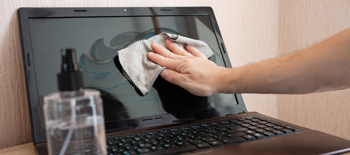 Laptop Ekranını Temizlerken Mutlaka Dikkat Edilmesi Gerekenler