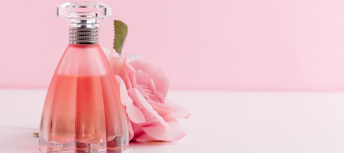 Yaz Aylarında Kullanılabilecek Güzel Kadın Parfümleri Hangileridir?