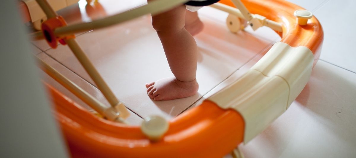 Erkek Bebekler Yürüteç Kullanmalı mıdır?