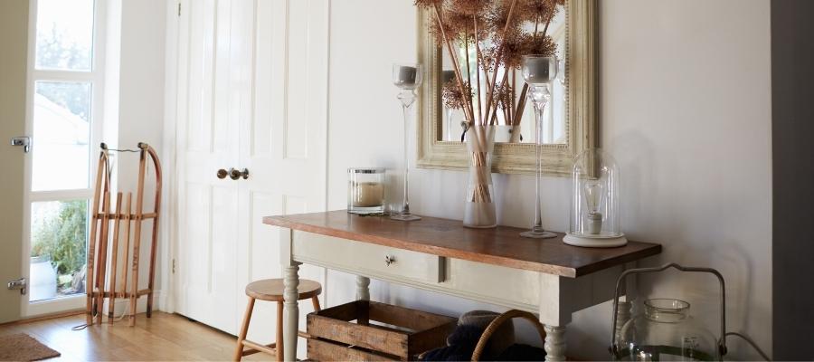 Dar Antrelerde Aydınlatma ve Renk Seçimi