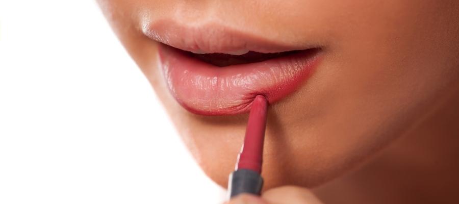 Mükemmel Dudaklar için Adımlar: Dudak Kalemi Nasıl Sürülür?