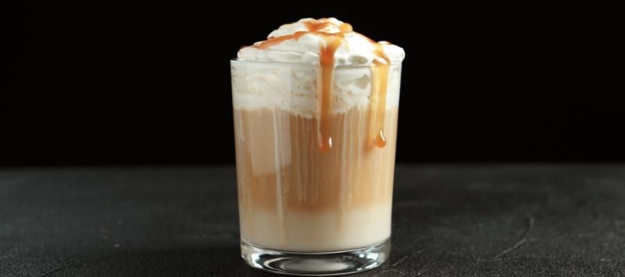 Karamelli Frappe ile İyi Giden Atıştırmalıklar