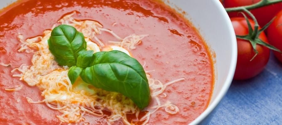 Lezzetli Bir Domates Çorbası için Közleme Teknikleri