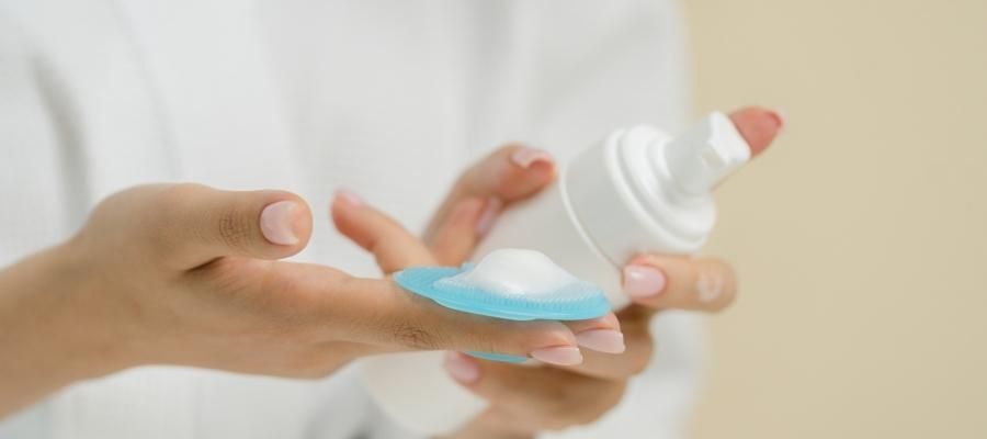 Doğru Ürünü Seçme: Yüz Temizleme Silikonu Nasıl Seçilir?