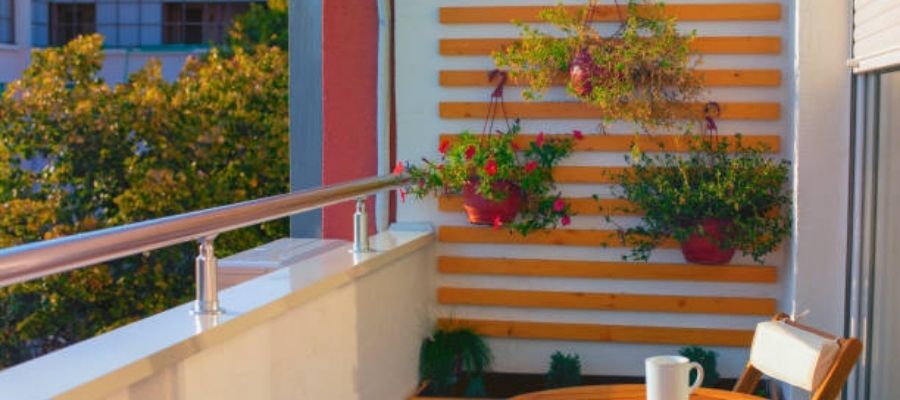 Balkonunuzu Dönüştürün: Balkon Duvarı Dekorasyonu Nasıl Yapılır?
