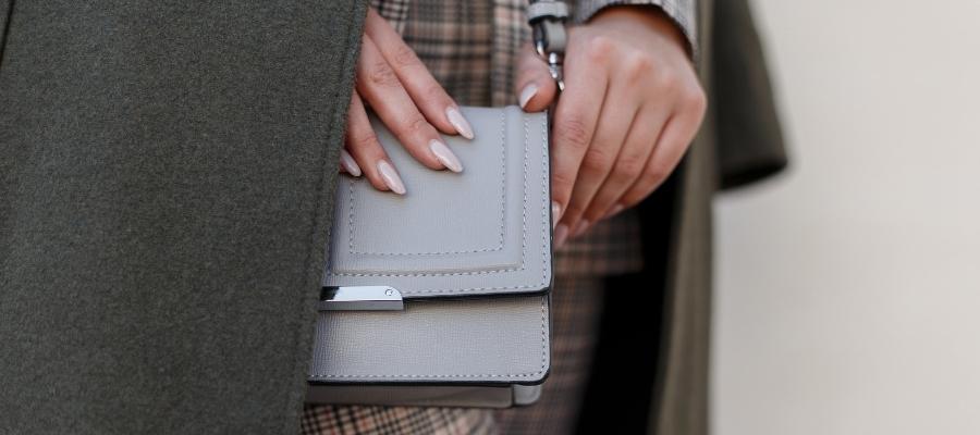 Gri Çantanın Renk Uyumu ve Stil İpuçları