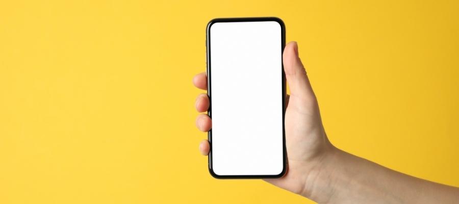 Gözünüze Ne İyi Geliyor? Telefon Ekran Türleri