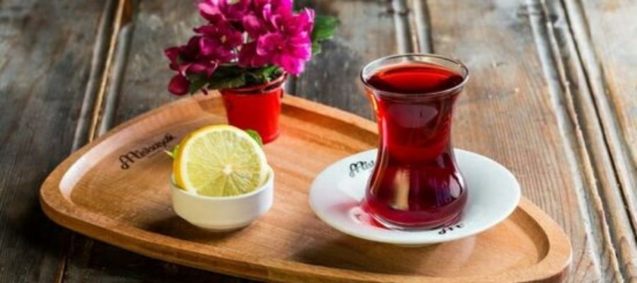 Çay Sunumları: Farklı Fincanlarda Deneyin