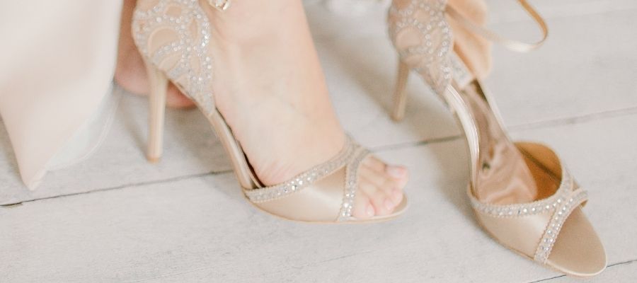 Hamile Düğün Kombinlerinde Ayakkabı Seçiminin Önemi