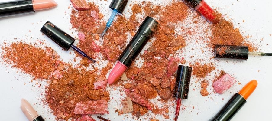 Kusursuz Bir Makyaj için Kalıcı Ruj Önerileri