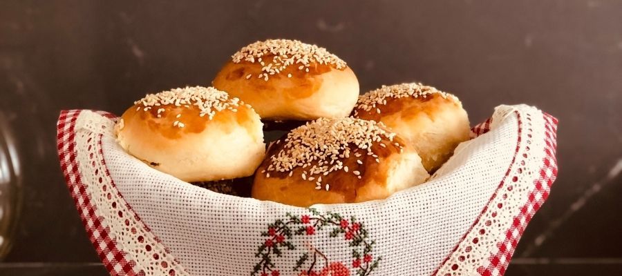 Leziz Mayalı Kolay Poğaça Tarifi