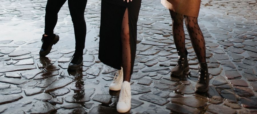 Uzun Etekleri Çekici Kılan Ayakkabı Önerileri