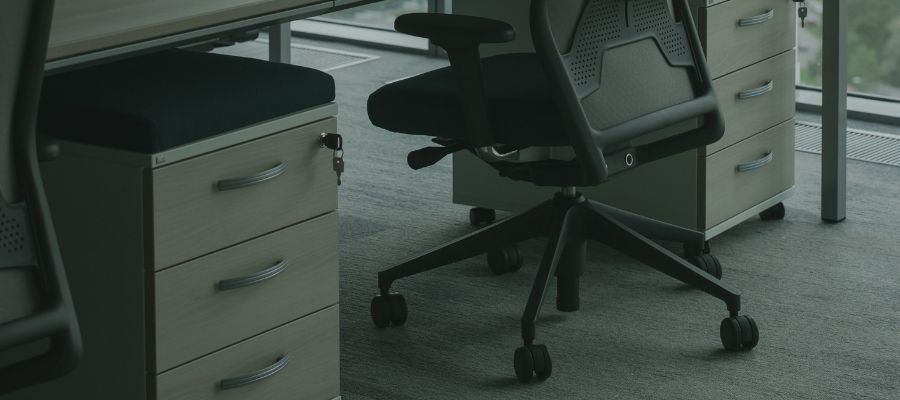 Ofis Sandalyesi Sökme İşleminde Gereken Araçlar