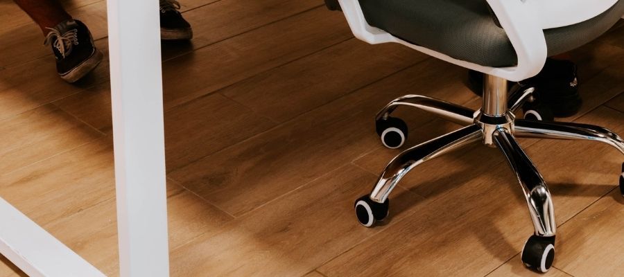 Ofis Sandalyesi Tekerleği Nasıl Temizlenir?