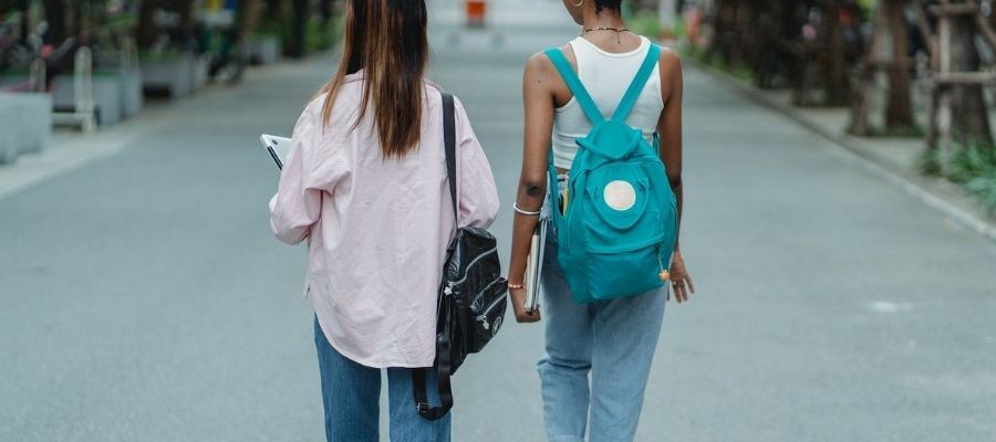 Üniversitede Nasıl Çanta Kullanılmalı? Stil Dolu Öneriler
