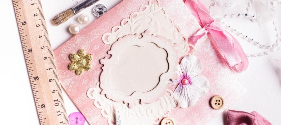 Kartpostal Oluştururken Hangi Malzemeleri Kullanmalısınız?