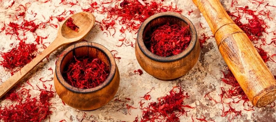 Safran Çayı için Hangi Malzemeler Kullanılır?