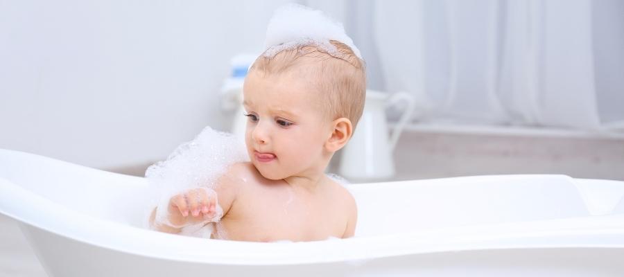 Güvenli ve Rahat: Bebek Banyo Oturağı Kaç Aylıkken Kullanılır?