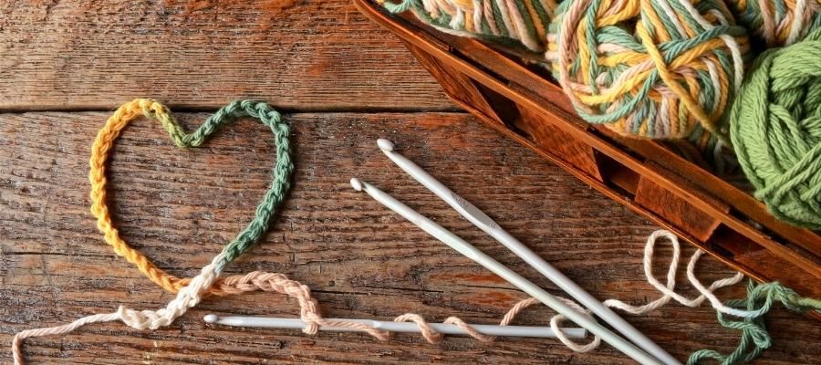 Sıcacık Örgüler: Tığla Yelek Nasıl Örülür?