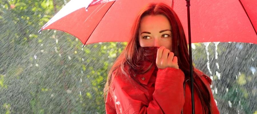 Yağmurlukla Yaratıcı Kombinler Nasıl Yapılır?