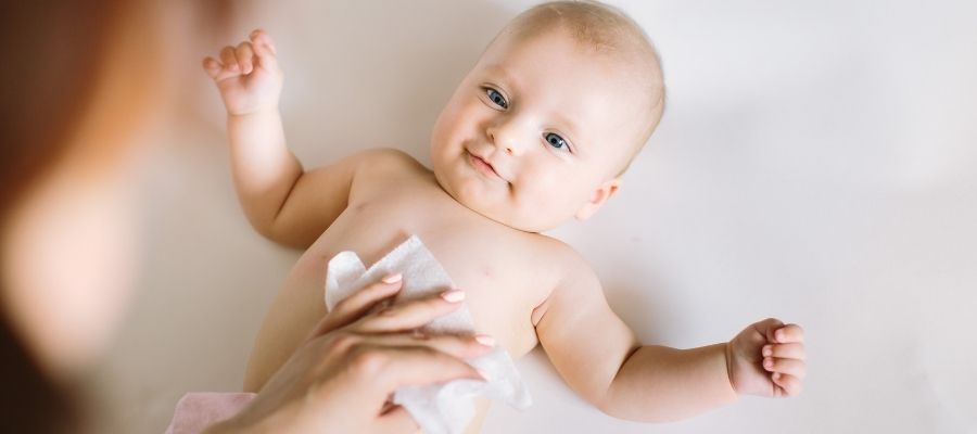 Bebek Bakımında Hijyenik Seçimler: Bebeklerde Hangi Islak Mendil Kullanılmalı?