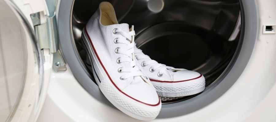 Parlak Adımlar: Beyaz Ayakkabı Nasıl Temizlenir?