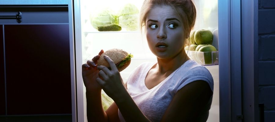 Gece Yeme Alışkanlığı ve Kilo: Gece Yemek Yemek Kilo Aldırır mı?