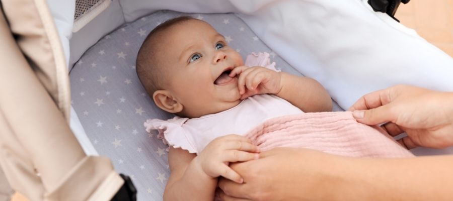 Bebek Bakımında Pratik Bilgiler: Puset Örtüsü Nasıl Takılır?
