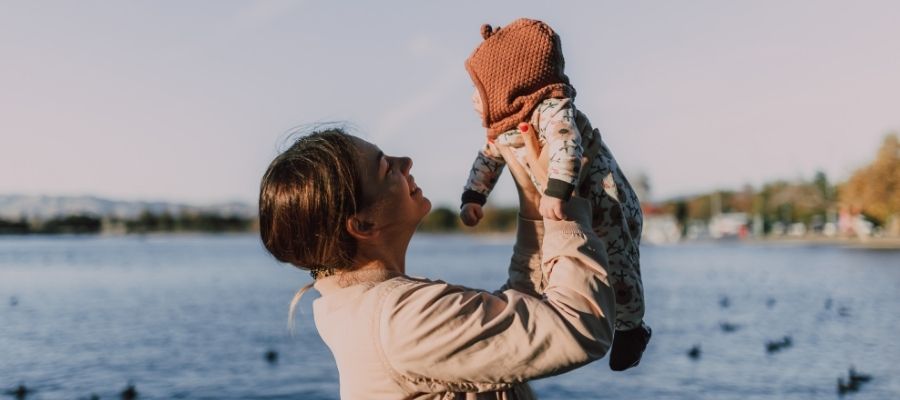 Bebekleri Sonbahar Havalarına Uygun Giydirme