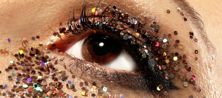 Glitter Makyaj için Gerekli Malzemeler ve Adımlar