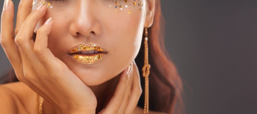Göz Kamaştırıcı Görünüm: Glitter Makyaj Nasıl Yapılır?