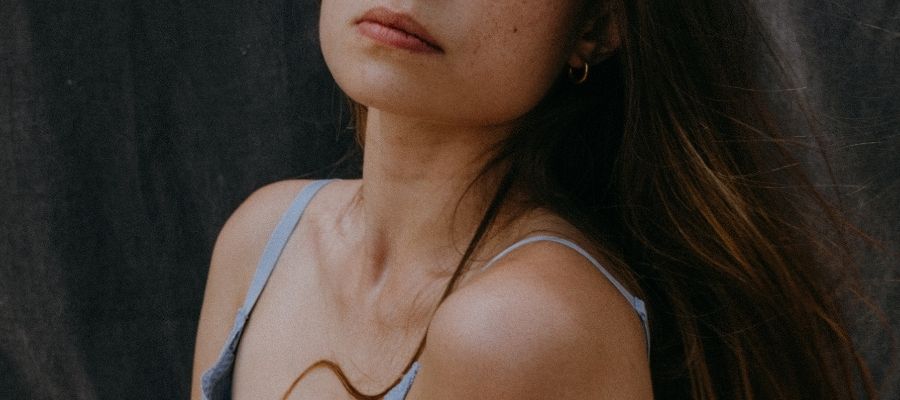 Mavi Elbise ile Makyajda Renk Uyumu