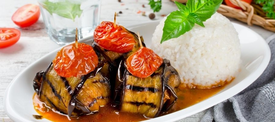 Lezzetli Bir Gelenek: Patlıcan Sarma Nasıl Yapılır?