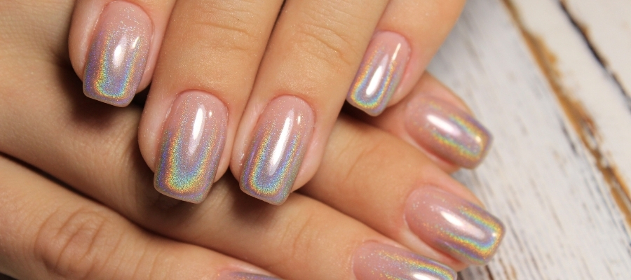 Tırnaklarda Işıltılı Devrim: Aynalı Oje