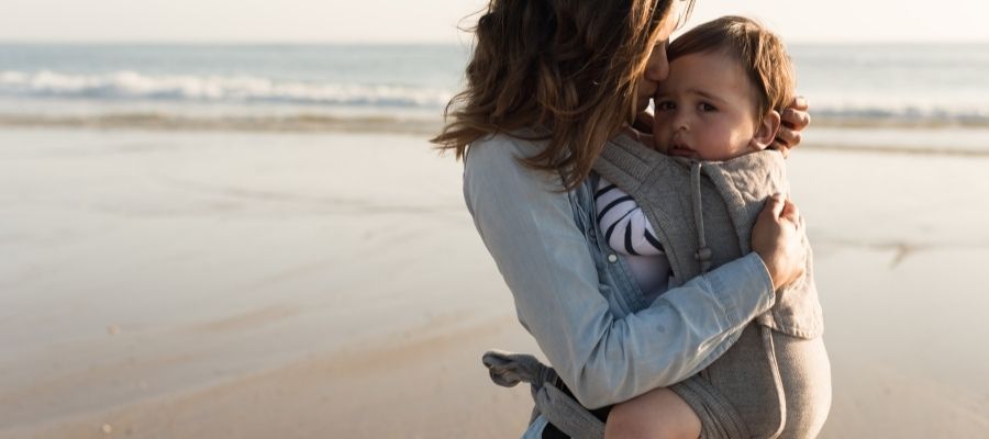 Güvenle Kucakla: Bebek Taşıma Yöntemleri