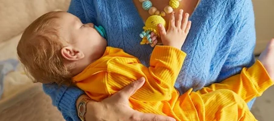 Annelerin Yeni Yardımcısı: Emzirme Kolyesi