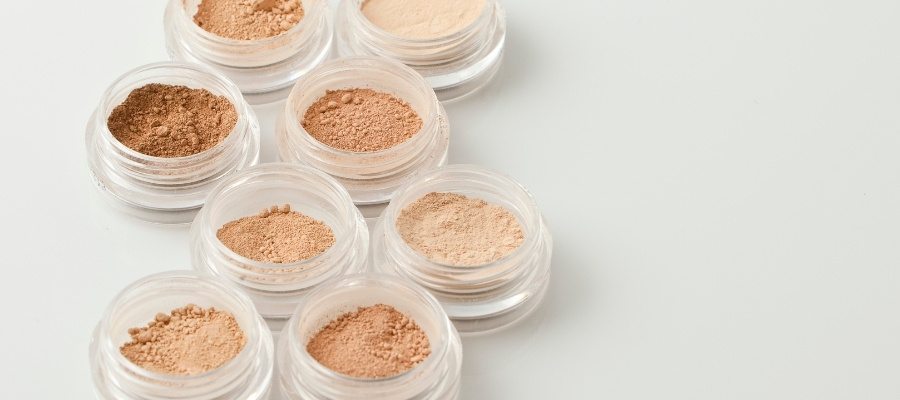 Loose Powder ile Makyajın Matlaştırılması ve Sabitleme Teknikleri