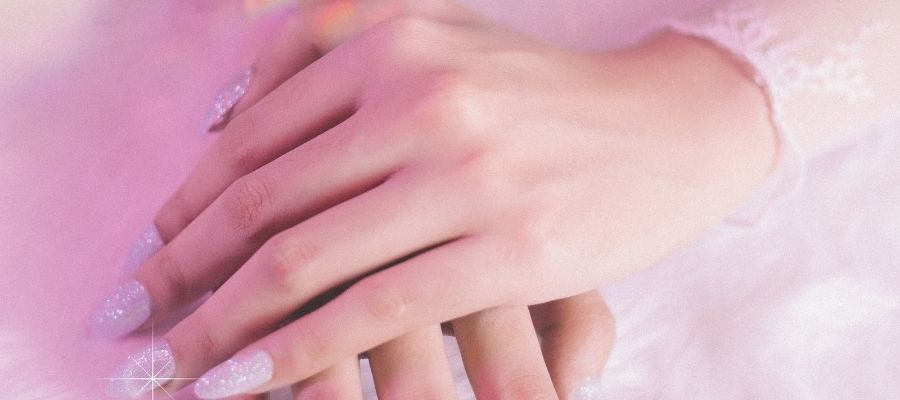 Sanatın Parmak Uçlarına Yansıması: Protez Tırnak Yapımının Püf Noktaları