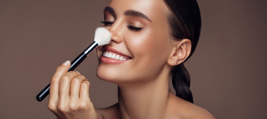 Strobing Makyaj Tekniği: Aydınlık ve Işıltılı Bir Görünümün Sırrı