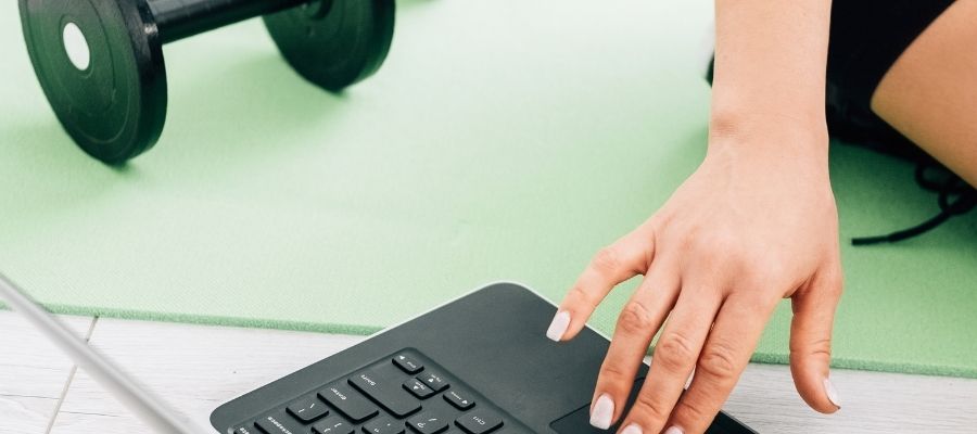 Evde Fitness: Uzaktan Eğitimle Sağlıklı ve Formda Kalma Rehberi
