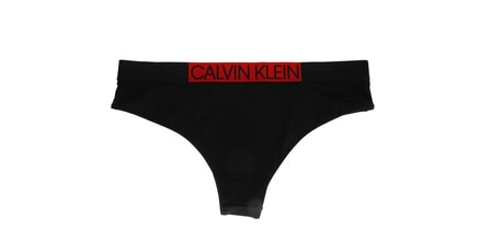 Calvin Klein’in Bikini Modelleri ile Elegan Görünüm